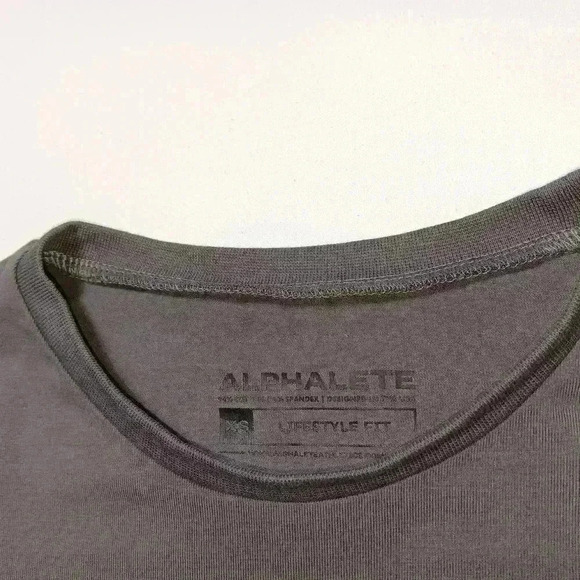 Alphalete Short sleeve Crop shirt.  Ladies size xs. NWT - Picture 2 of 6